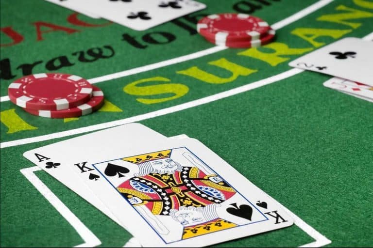angka sidney Infinite Blackjack table interface showing dealer and live chat